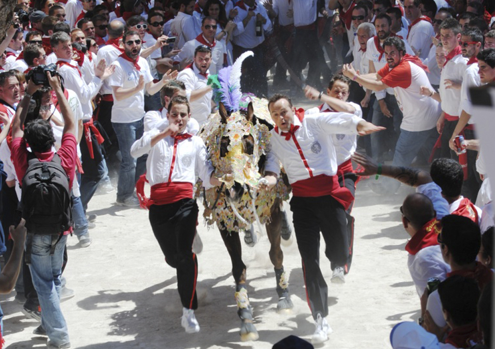 Fiestas Regionales de Murcia: Tradición y cultura desde su villa en Omala Residences